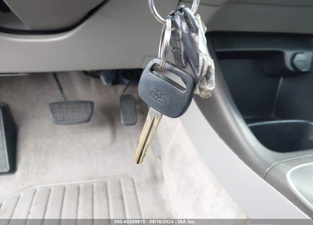2004 TOYOTA CAMRY LE VIN: 4T1BE32K84U329789