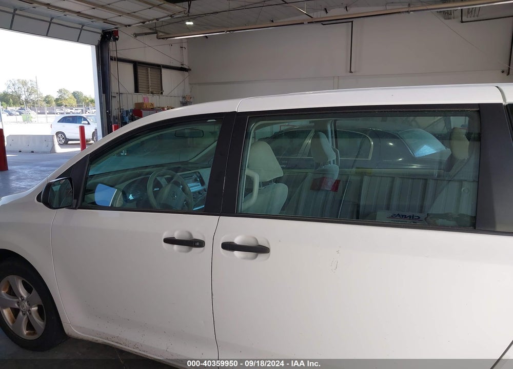 2011 TOYOTA SIENNA BASE V6 VIN: 5TDZK3DC1BS032608