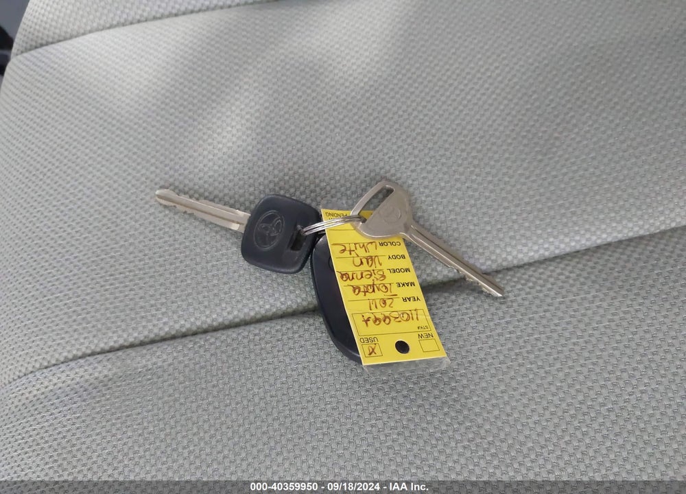 2011 TOYOTA SIENNA BASE V6 VIN: 5TDZK3DC1BS032608
