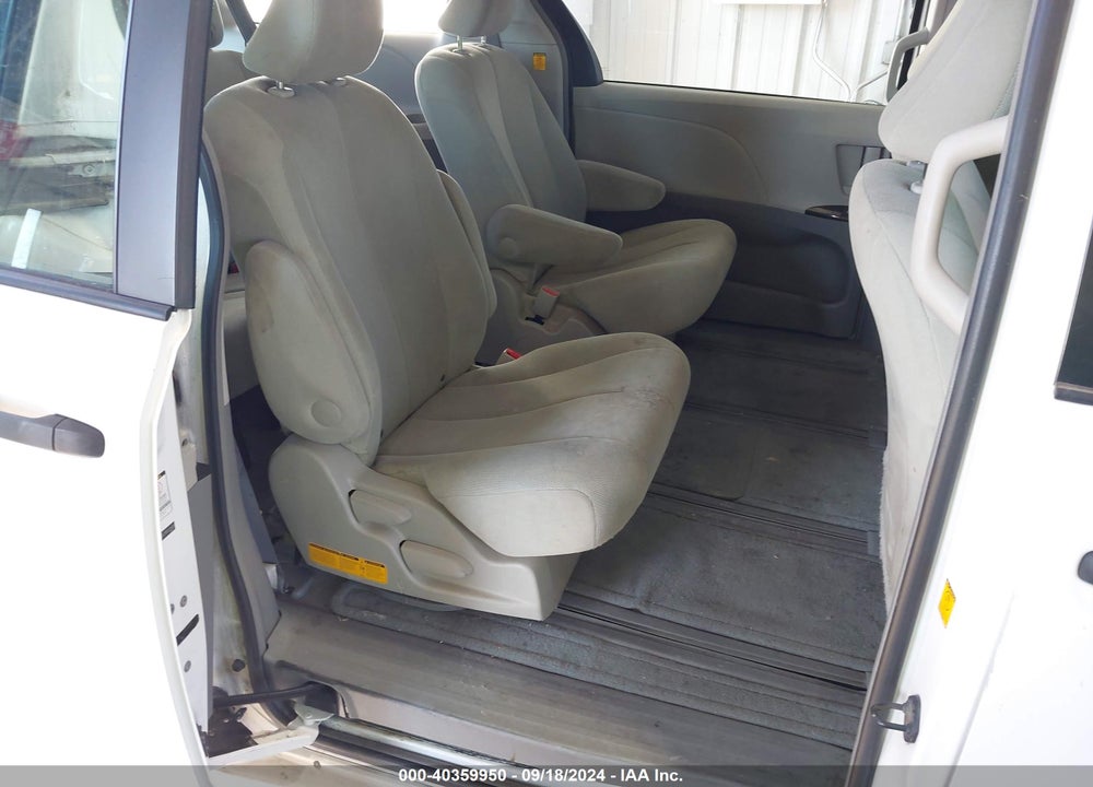 2011 TOYOTA SIENNA BASE V6 VIN: 5TDZK3DC1BS032608