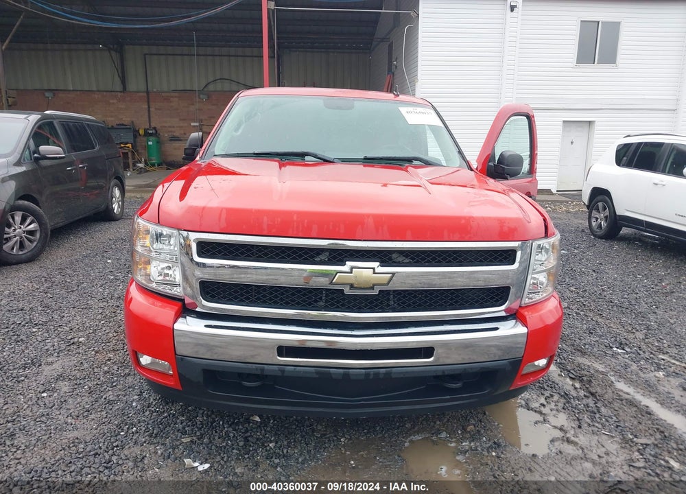 2011 CHEVROLET SILVERADO 1500 LT VIN: 1GCRKSE37BZ360493