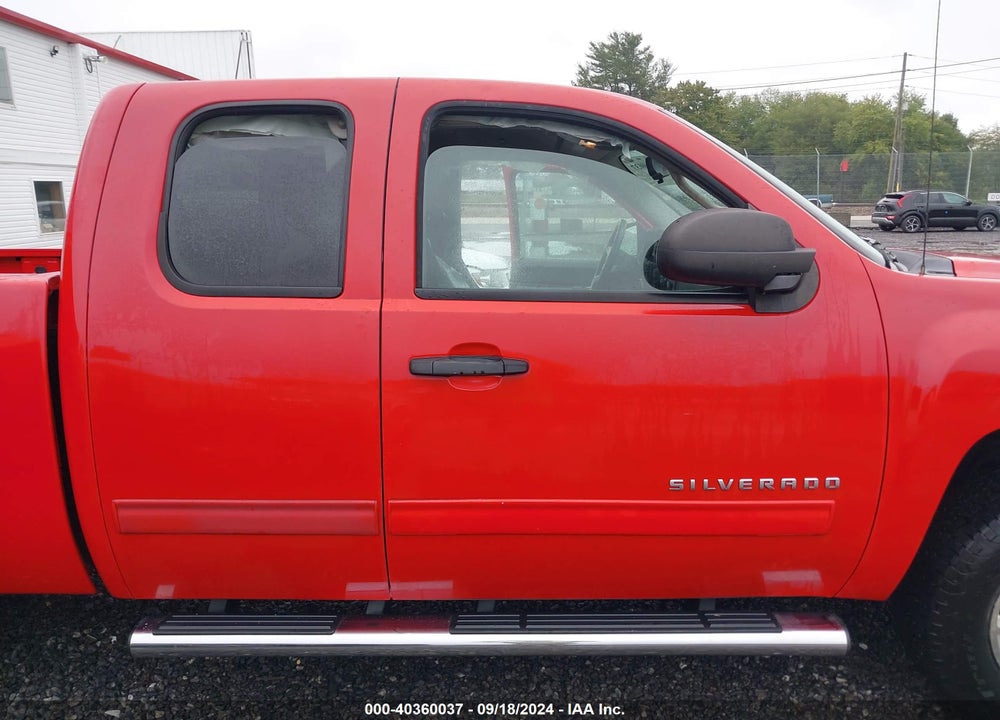 2011 CHEVROLET SILVERADO 1500 LT VIN: 1GCRKSE37BZ360493