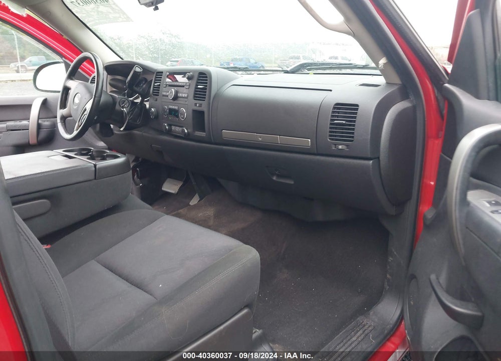 2011 CHEVROLET SILVERADO 1500 LT VIN: 1GCRKSE37BZ360493