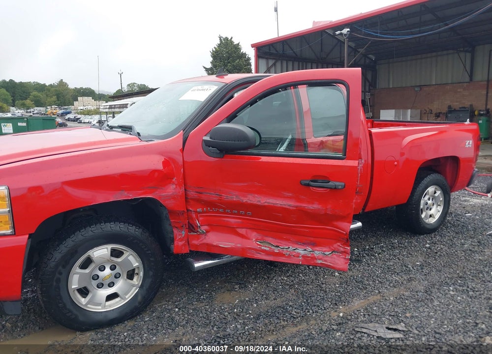 2011 CHEVROLET SILVERADO 1500 LT VIN: 1GCRKSE37BZ360493