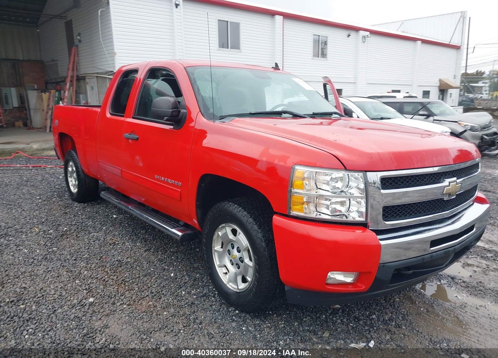 2011 CHEVROLET SILVERADO 1500 LT VIN: 1GCRKSE37BZ360493