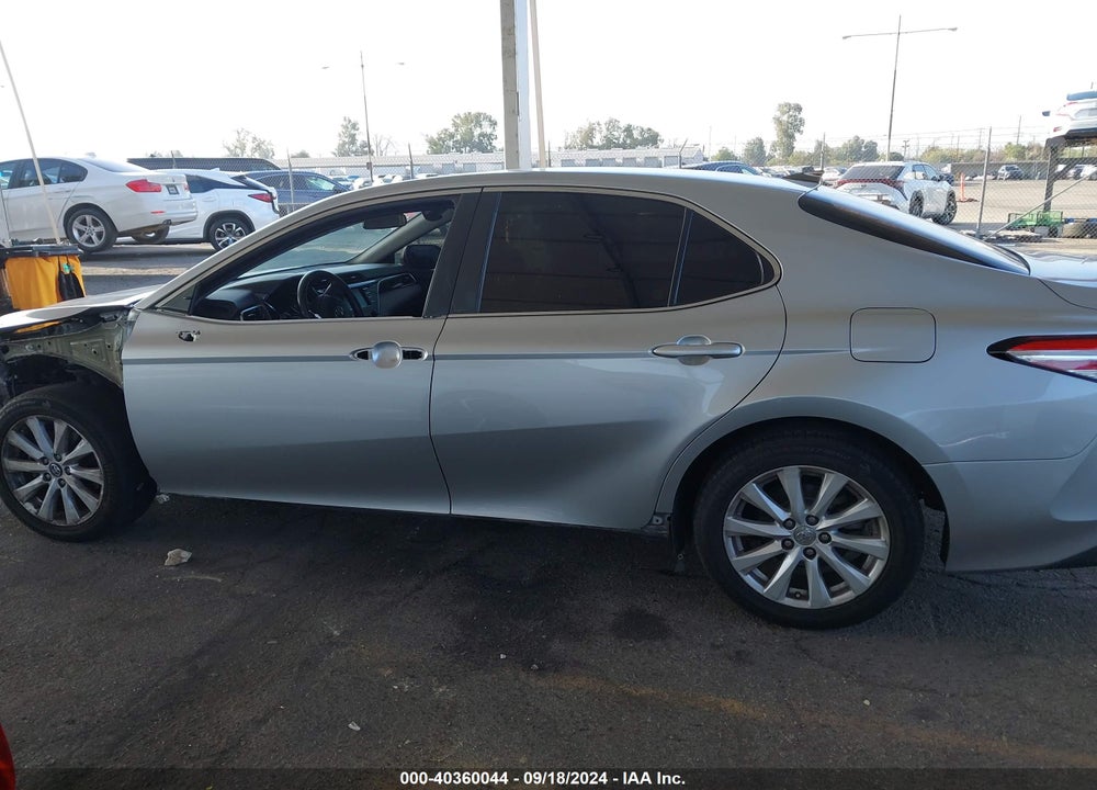 2018 TOYOTA CAMRY LE VIN: 4T1B11HK0JU078155
