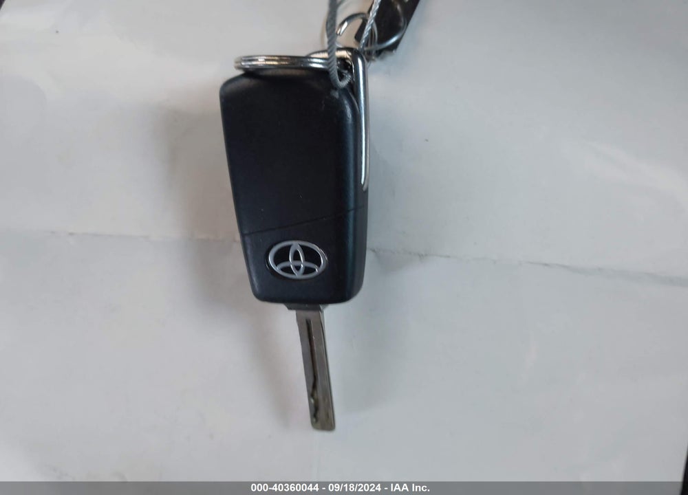 2018 TOYOTA CAMRY LE VIN: 4T1B11HK0JU078155