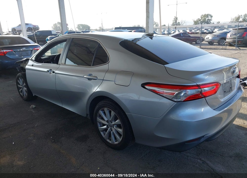 2018 TOYOTA CAMRY LE VIN: 4T1B11HK0JU078155