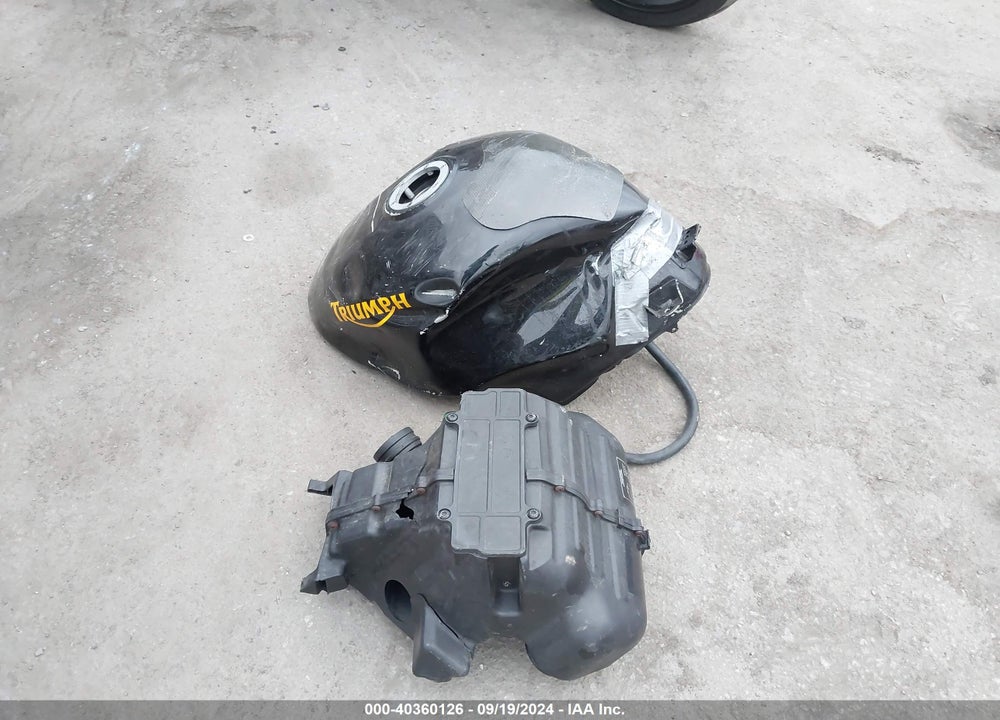2001 TRIUMPH MOTORCYCLE TT600 VIN: SMT800GE11J111612