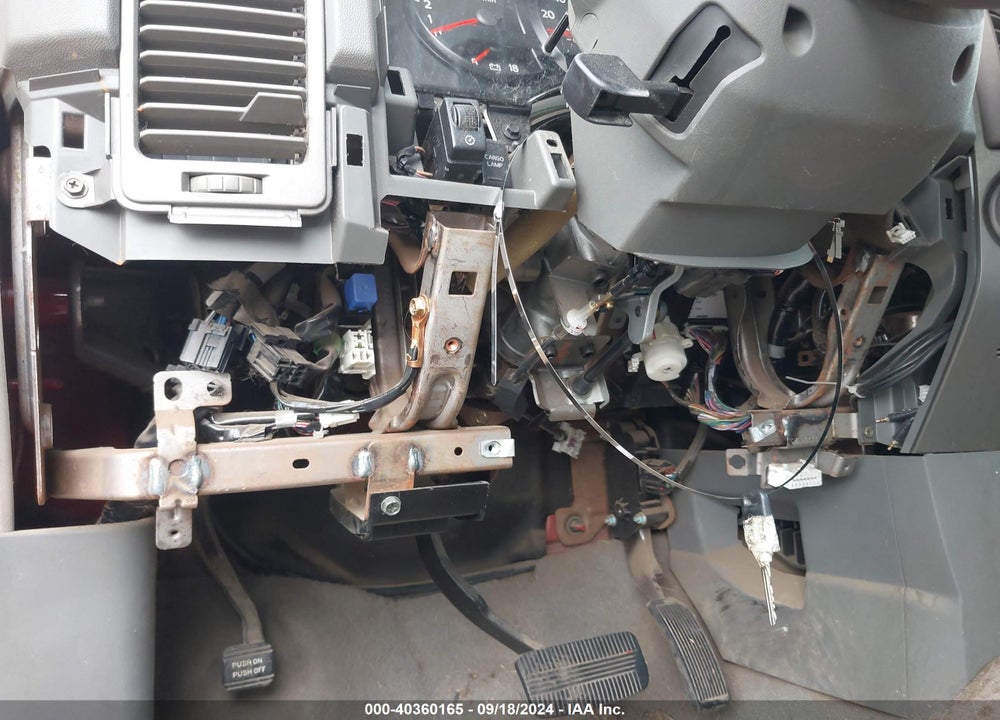 2005 NISSAN TITAN XE VIN: 1N6AA06A65N541076