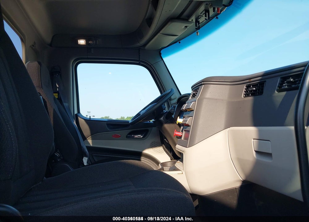 2023 PETERBILT 579 VIN: 1XPBDH9X9PD863683