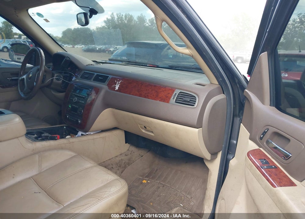 2010 CHEVROLET SUBURBAN 1500 VIN: 1GNUKJE35AR132874