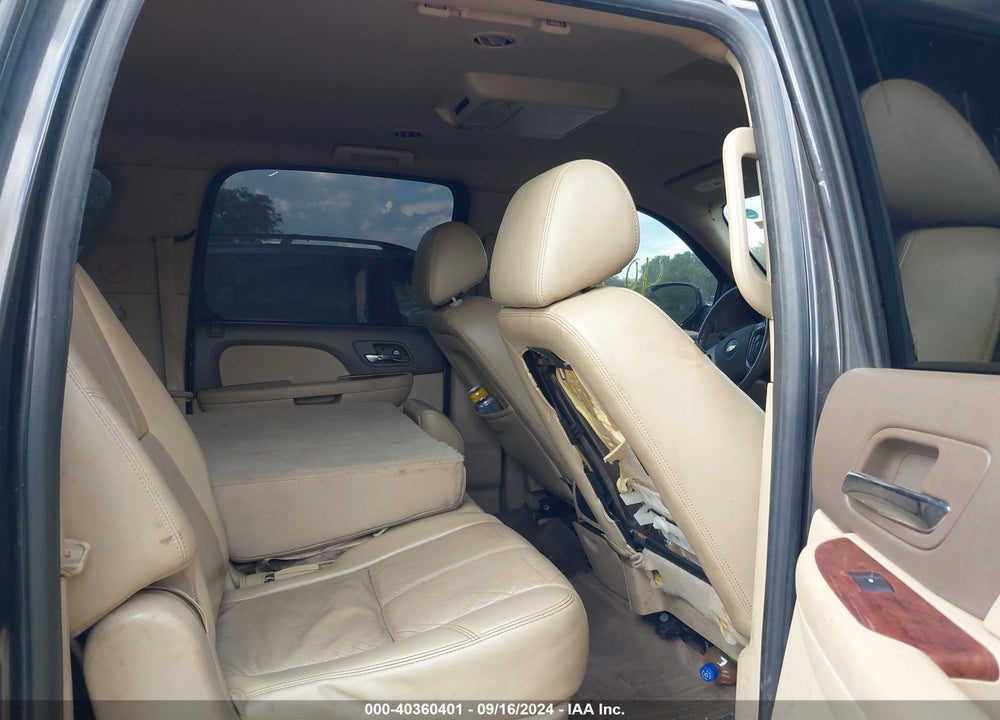 2010 CHEVROLET SUBURBAN 1500 VIN: 1GNUKJE35AR132874