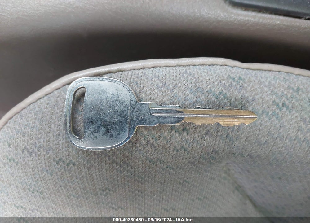 1998 SATURN SL1 VIN: 1G8ZG5287WZ270053