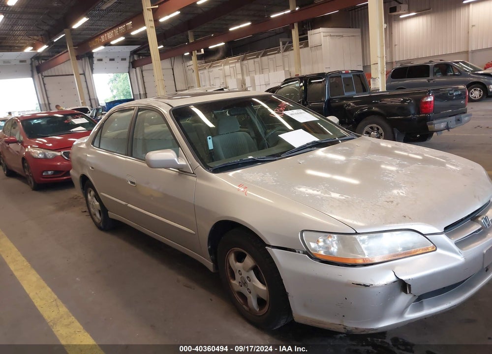 1998 HONDA ACCORD EX VIN: 1HGCG6671WA263439