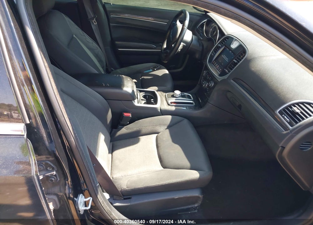 2018 CHRYSLER 300 TOURING VIN: 2C3CCAAG8JH320237