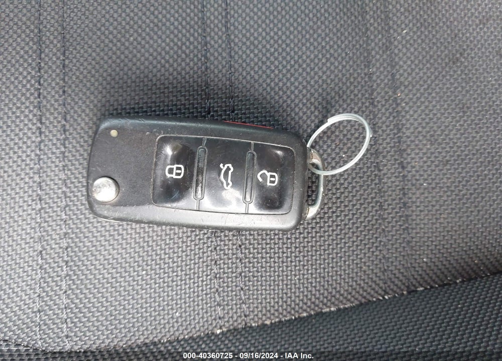2012 VOLKSWAGEN JETTA GLI VIN: 3VW567AJ8CM100981