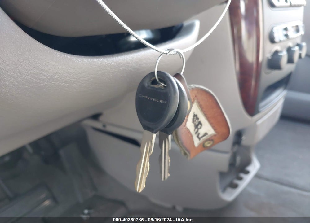 2001 CHRYSLER TOWN & COUNTRY LX VIN: 2C8GP44G21R108277