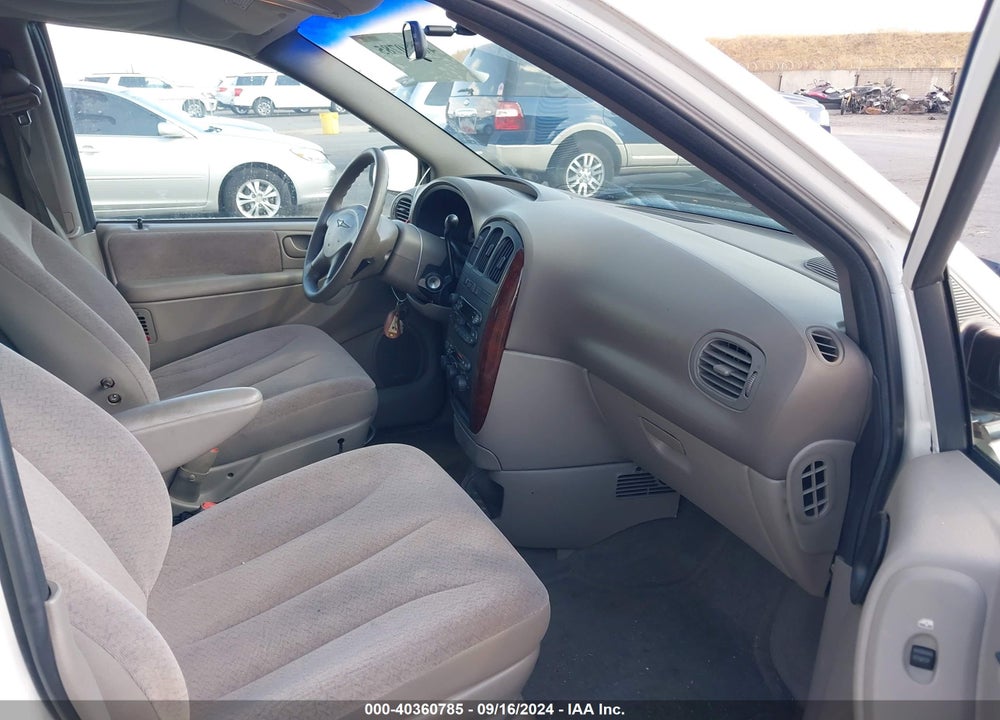 2001 CHRYSLER TOWN & COUNTRY LX VIN: 2C8GP44G21R108277