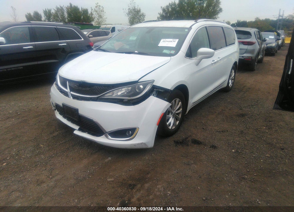2019 CHRYSLER PACIFICA TOURING L VIN: 2C4RC1BG8KR721898
