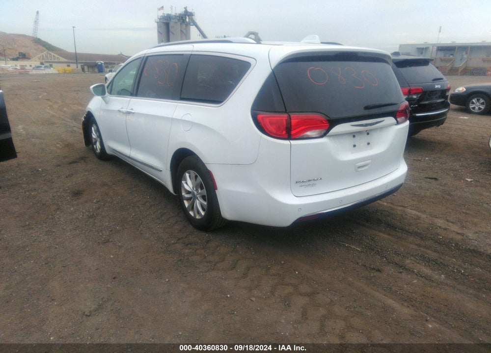 2019 CHRYSLER PACIFICA TOURING L VIN: 2C4RC1BG8KR721898