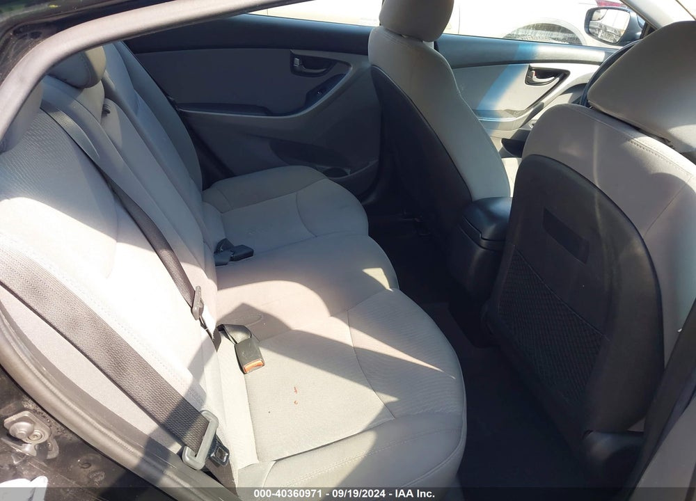 2014 HYUNDAI ELANTRA SE VIN: 5NPDH4AE8EH457418