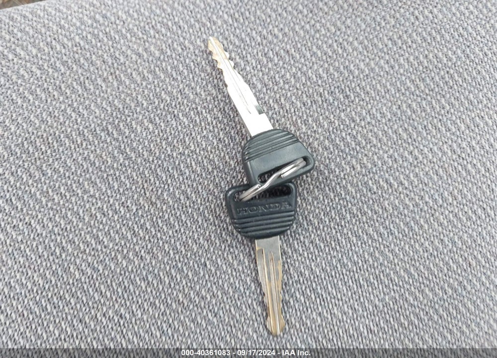 1998 HONDA CIVIC LX VIN: 2HGEJ6575WH613328