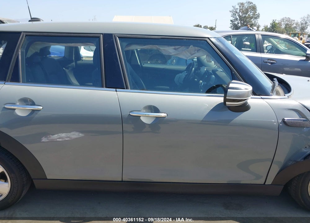 2022 MINI HARDTOP COOPER VIN: WMW33DK04N2S17519
