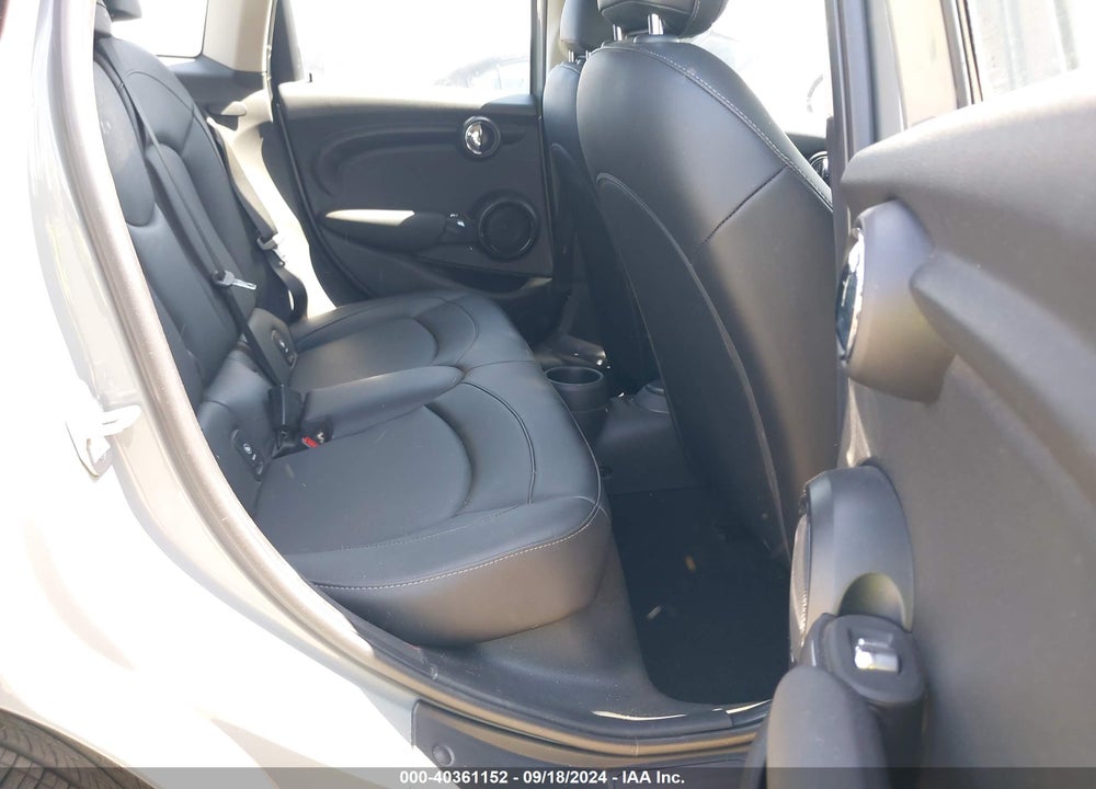 2022 MINI HARDTOP COOPER VIN: WMW33DK04N2S17519