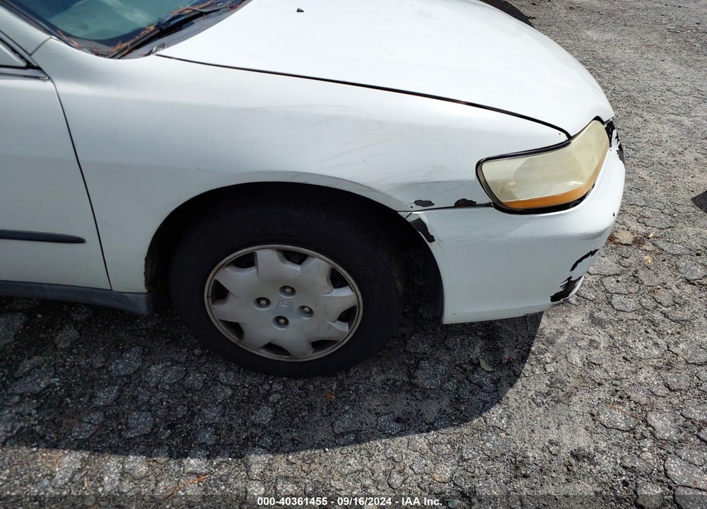2000 HONDA ACCORD LX VIN: 1HGCG5648YA042536