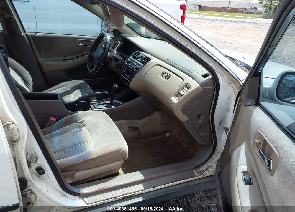 2000 HONDA ACCORD LX VIN: 1HGCG5648YA042536