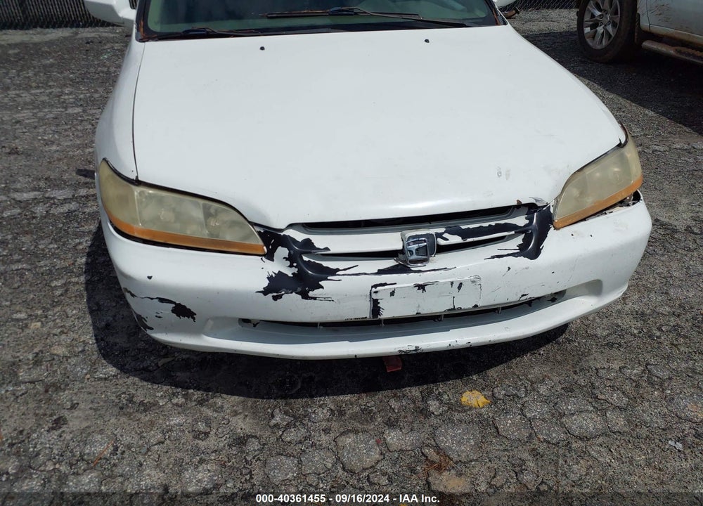 2000 HONDA ACCORD LX VIN: 1HGCG5648YA042536