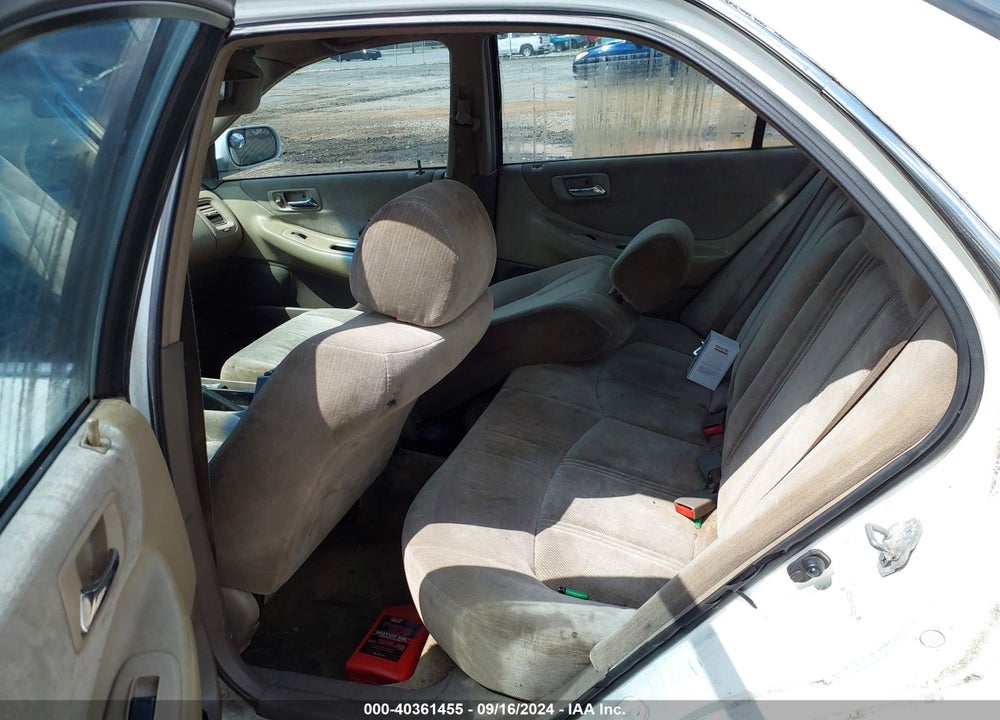 2000 HONDA ACCORD LX VIN: 1HGCG5648YA042536
