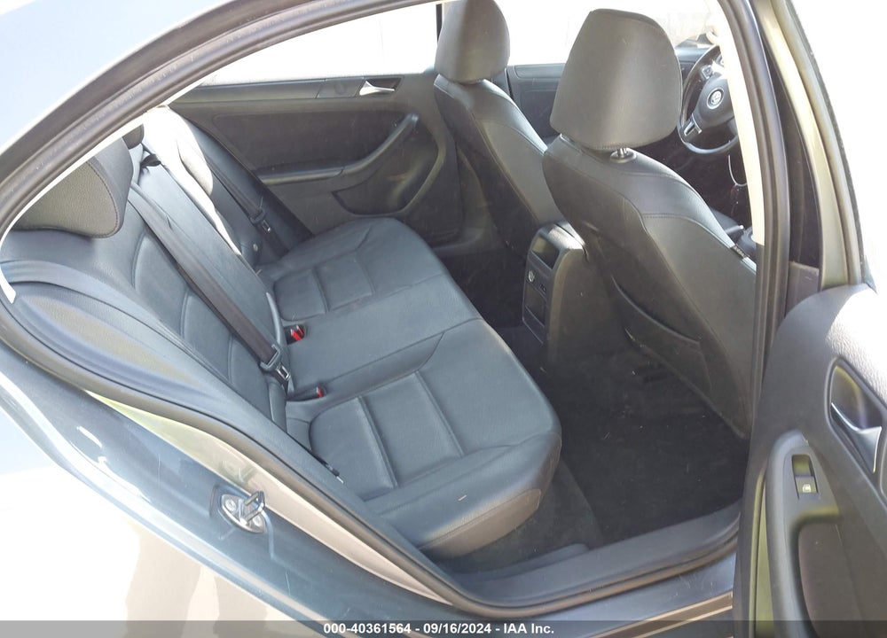 2011 VOLKSWAGEN JETTA 2.5L SE VIN: 3VWDZ7AJ5BM011774
