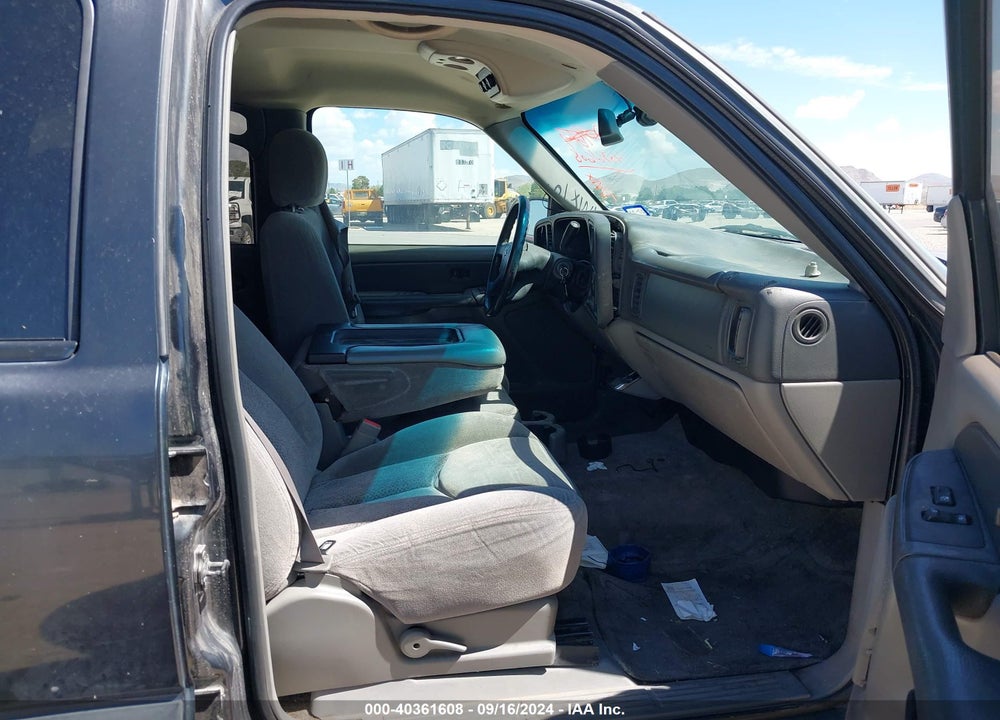 2003 CHEVROLET TAHOE LS VIN: 1GNEC13Z53R204619