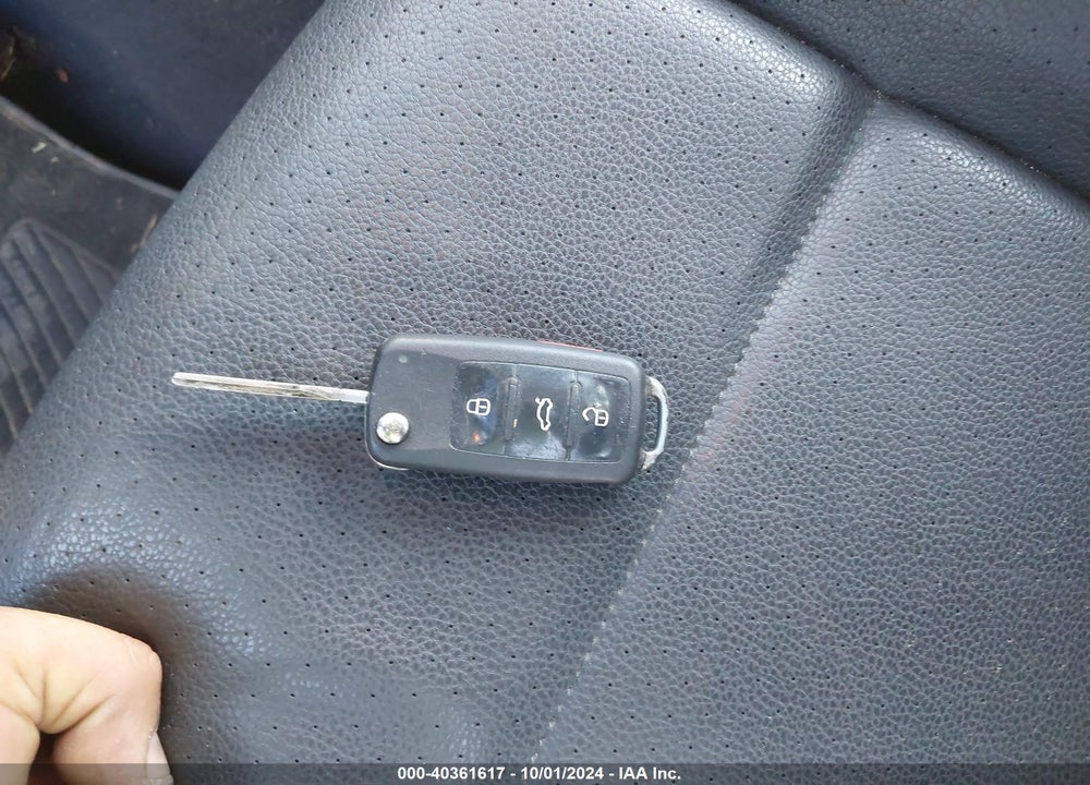2010 VOLKSWAGEN EOS KOMFORT VIN: WVWAA7AH8AV019186