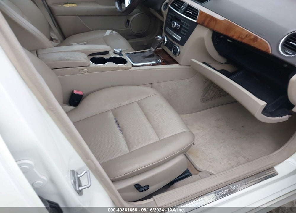 2012 MERCEDES-BENZ C 300 LUXURY 4MATIC/SPORT 4MATIC VIN: WDDGF8BB8CR204738
