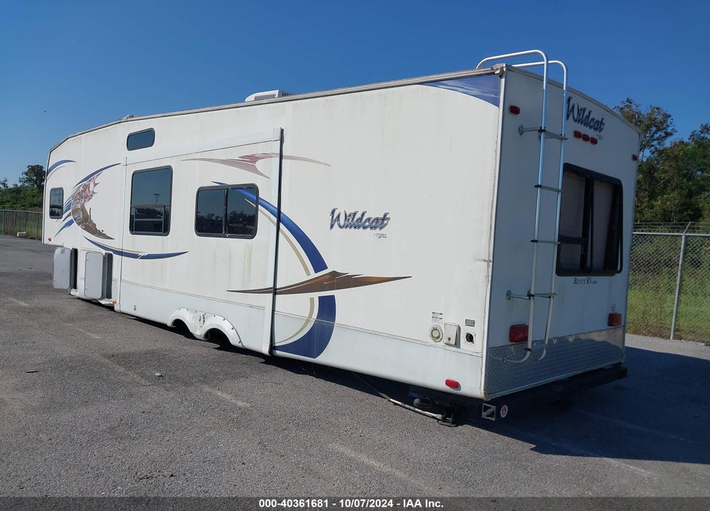 2011 FOREST RIVER WILDCAT 32 QBT 3 SLIDES VIN: 4X4FWCH2XBV024032