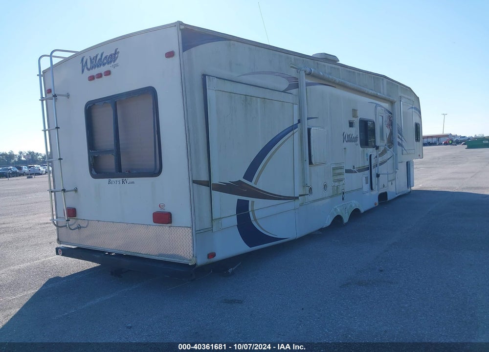 2011 FOREST RIVER WILDCAT 32 QBT 3 SLIDES VIN: 4X4FWCH2XBV024032