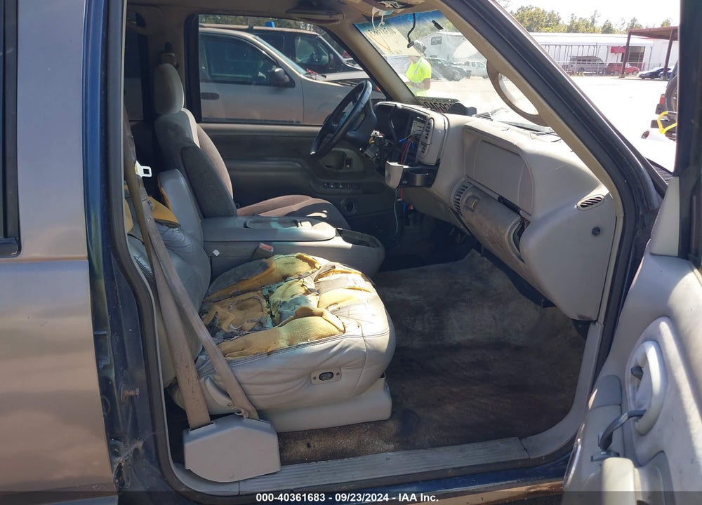 1999 CHEVROLET TAHOE LS VIN: 1GNEC13R7XJ305018