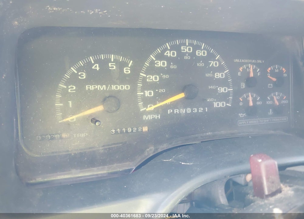 1999 CHEVROLET TAHOE LS VIN: 1GNEC13R7XJ305018