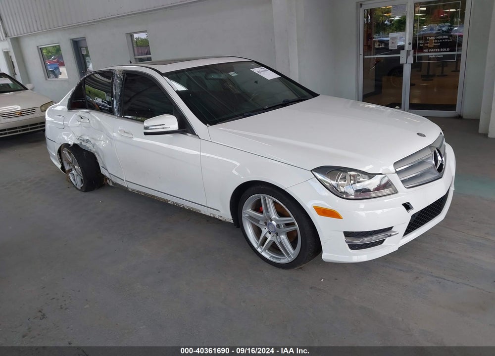 2013 MERCEDES-BENZ C 250 LUXURY/SPORT VIN: WDDGF4HB7DR301141