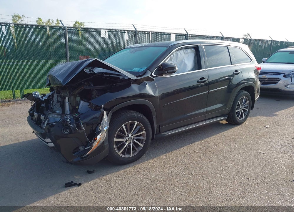 2019 TOYOTA HIGHLANDER XLE VIN: 5TDJZRFH1KS572447
