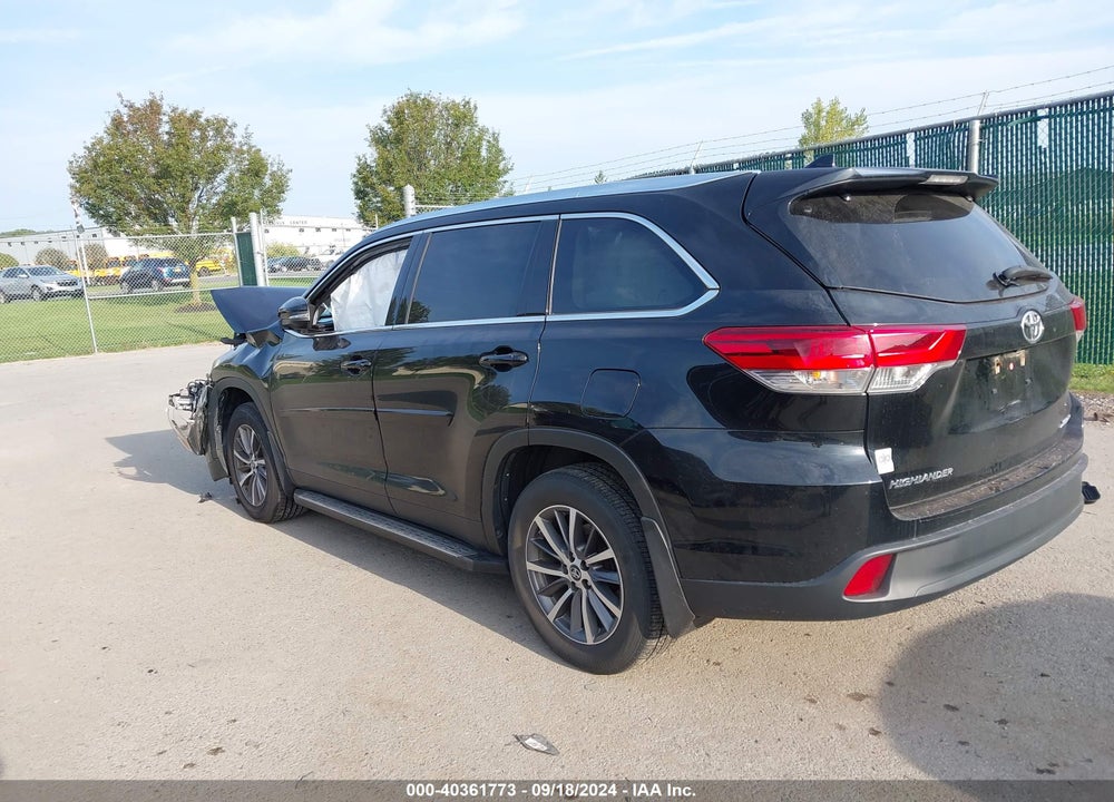 2019 TOYOTA HIGHLANDER XLE VIN: 5TDJZRFH1KS572447