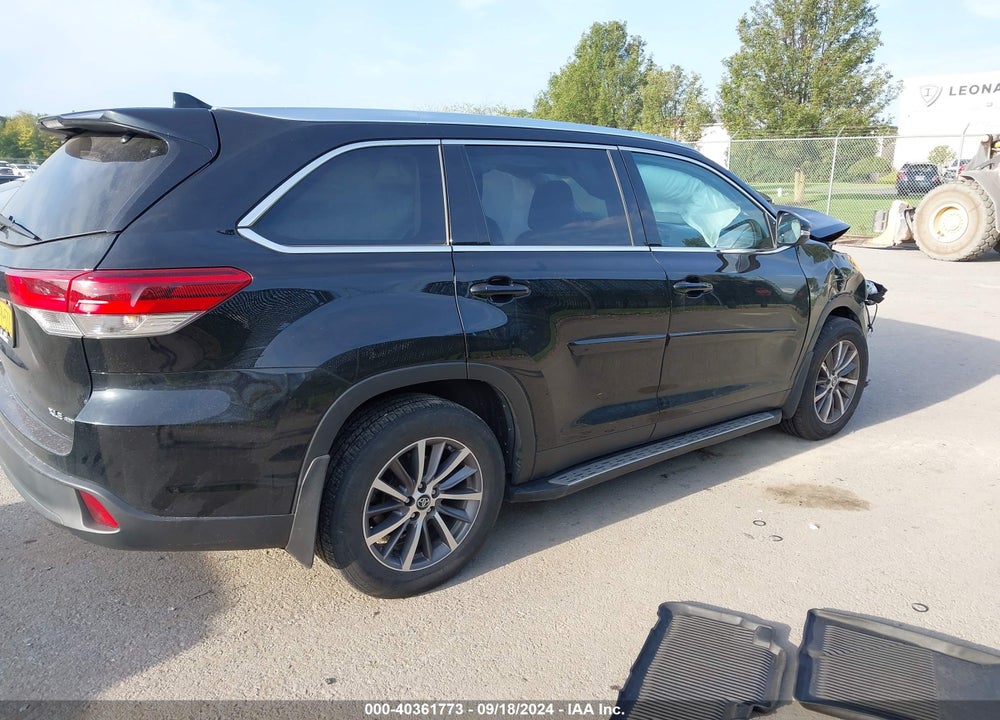 2019 TOYOTA HIGHLANDER XLE VIN: 5TDJZRFH1KS572447