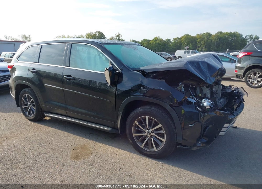 2019 TOYOTA HIGHLANDER XLE VIN: 5TDJZRFH1KS572447