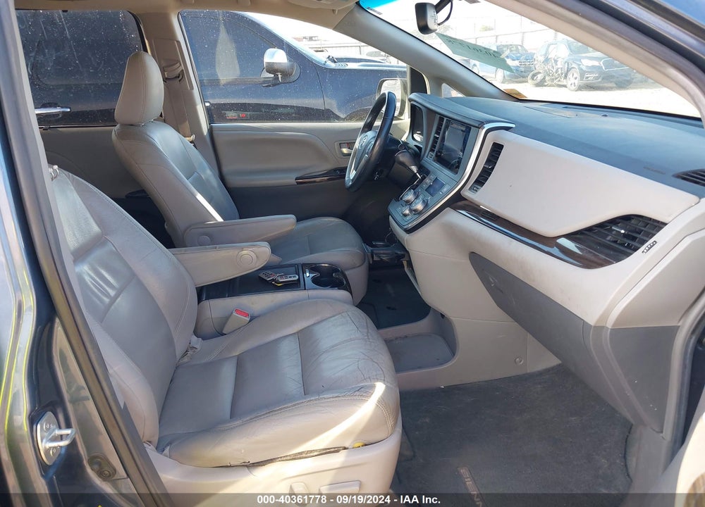 2017 TOYOTA SIENNA XLE 8 PASSENGER VIN: 5TDYZ3DC0HS833952