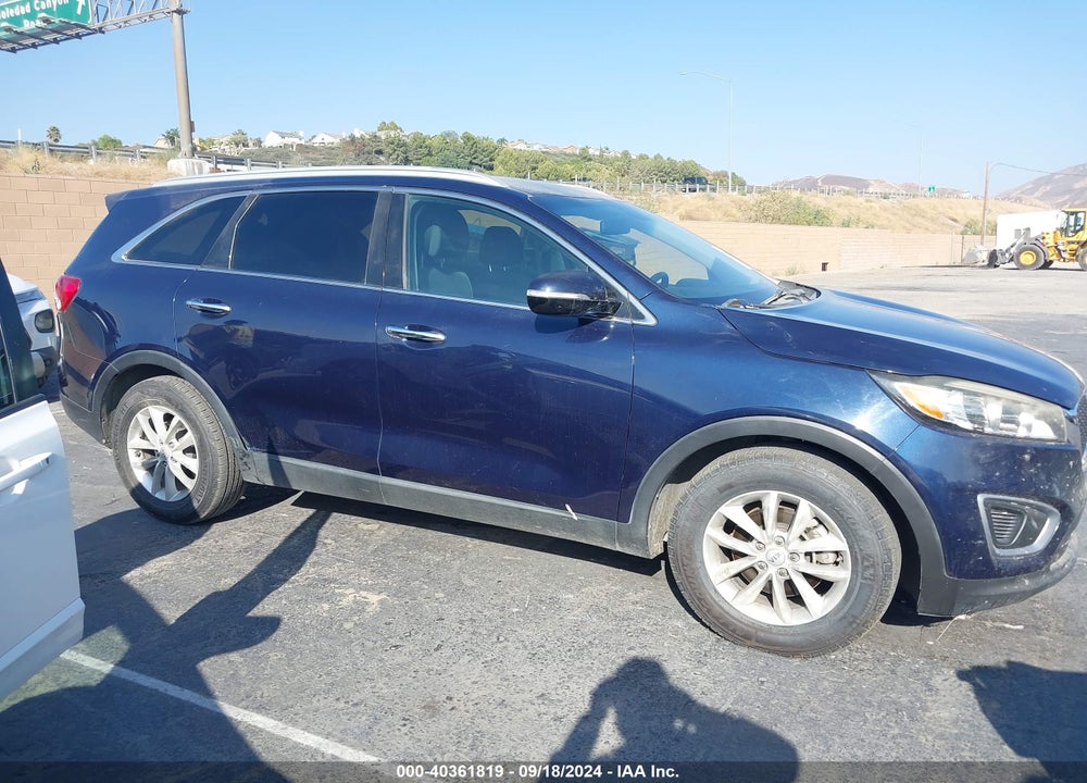 2016 KIA SORENTO 3.3L LX VIN: 5XYPG4A5XGG012186