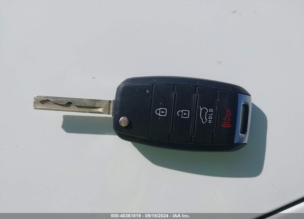 2016 KIA SORENTO 3.3L LX VIN: 5XYPG4A5XGG012186