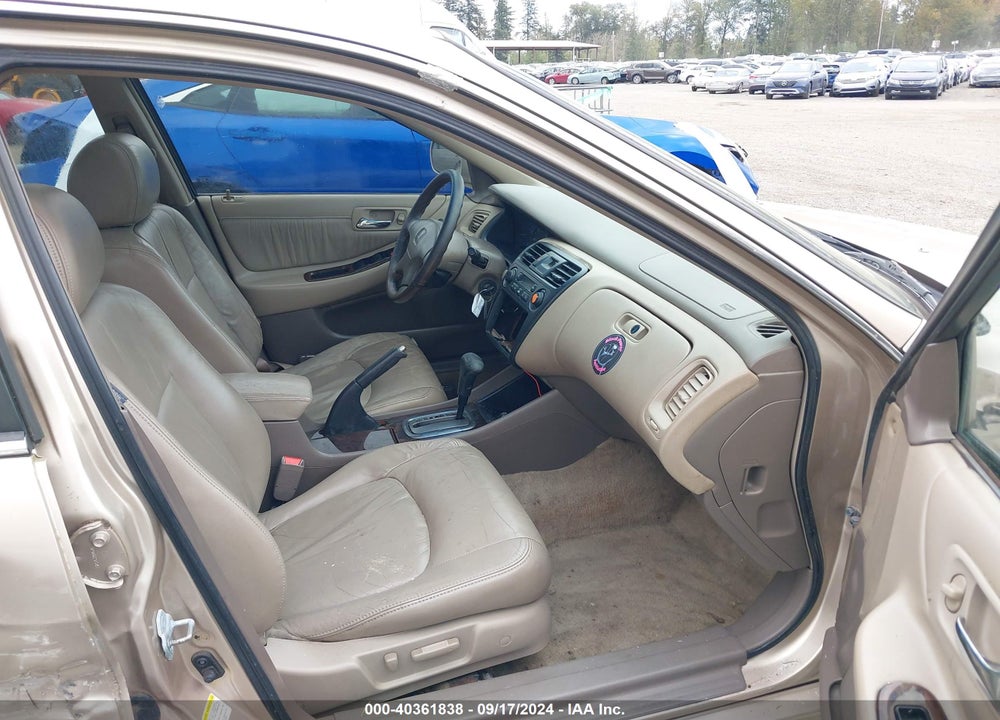 2001 HONDA ACCORD 3.0 EX VIN: 1HGCG16581A027199